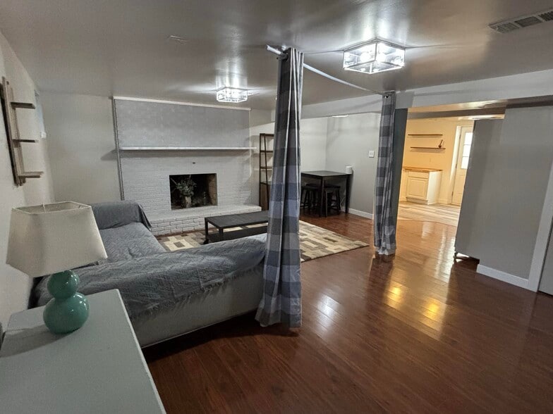 Building Photo - 2631 S Zurich Ct