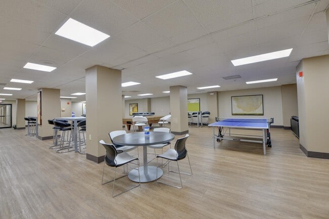 Building Photo - 720 Harmon Cove Tower