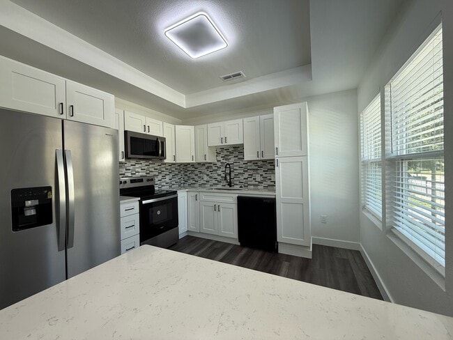 Building Photo - 823 Madison St