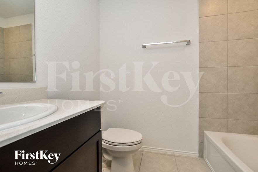 Building Photo - 1069 Crestview Dr