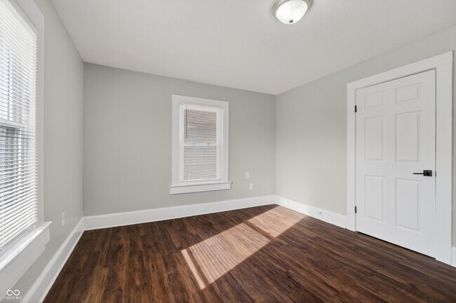 Building Photo - 926 W 32nd St