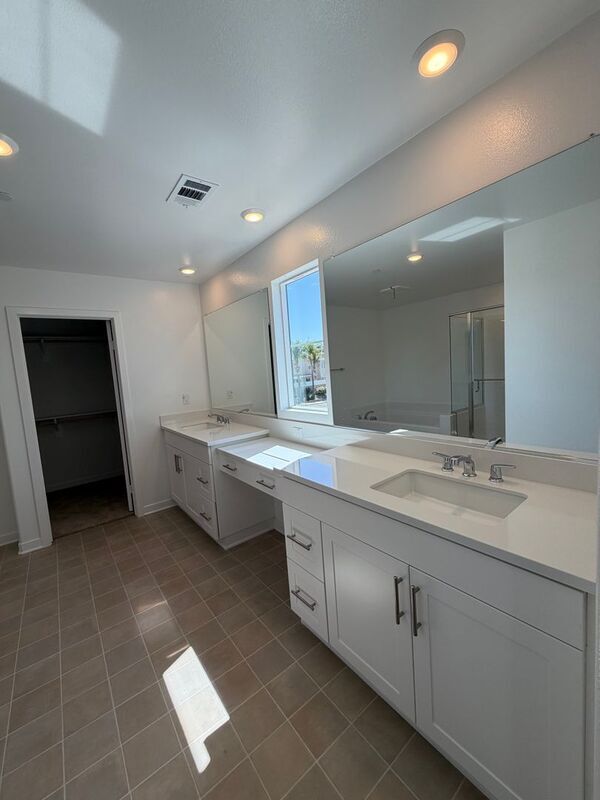 Building Photo - 36549 Altisima Dr