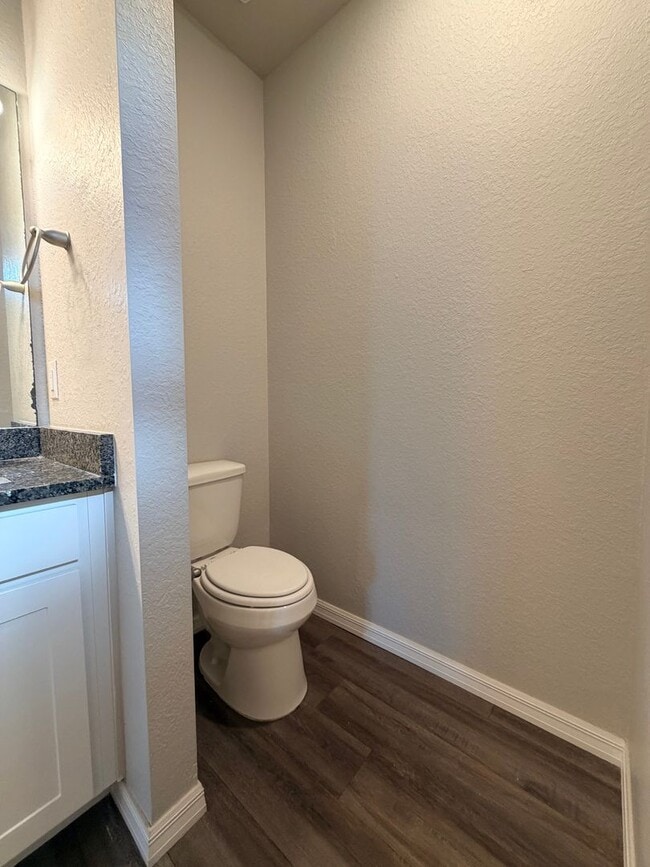 Building Photo - 3 bedrooms and 2 baths! FRESHLY RENOVATED!