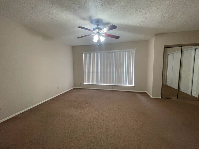 Building Photo - 2126 Collingsfield Dr