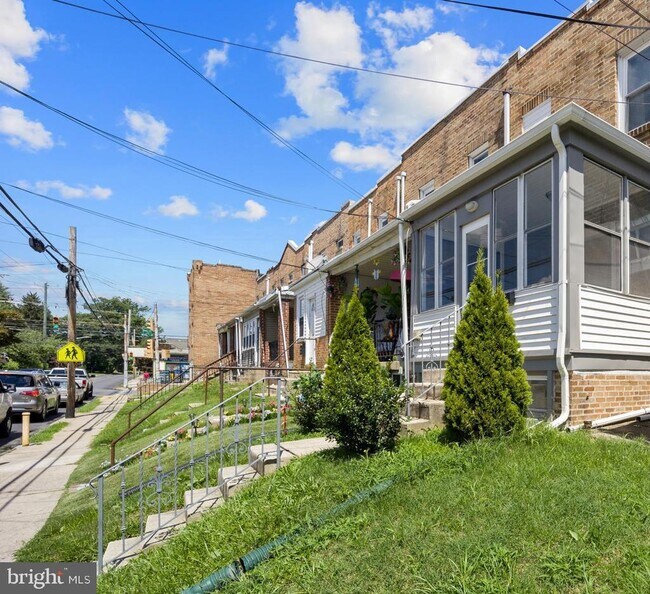 Building Photo - 1011 Clifton Ave