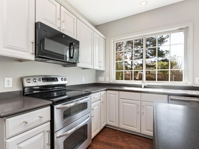 Building Photo - Cutters Spring-Providence Park!