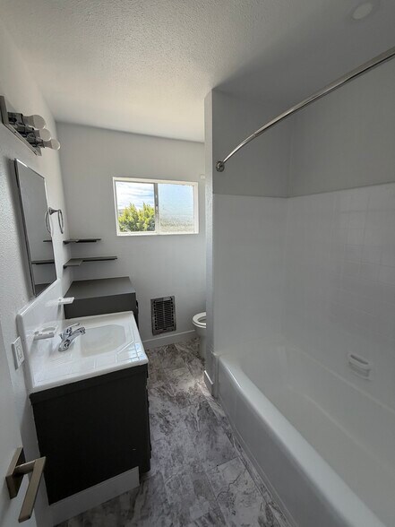 Building Photo - 478 S San Vicente Blvd