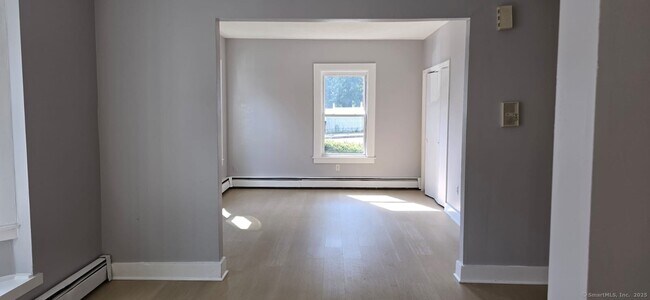 Building Photo - 306 Sigourney St
