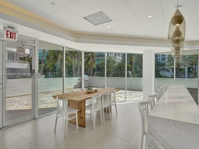 Building Photo - 5900 Collins Ave