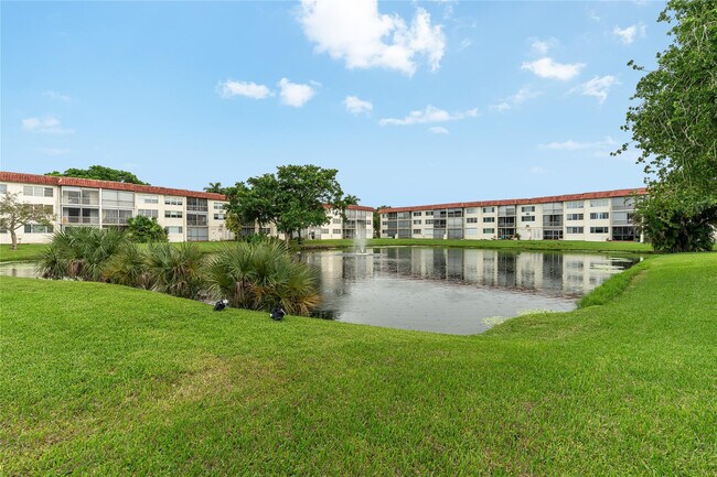 Building Photo - 8940 S Hollybrook Blvd