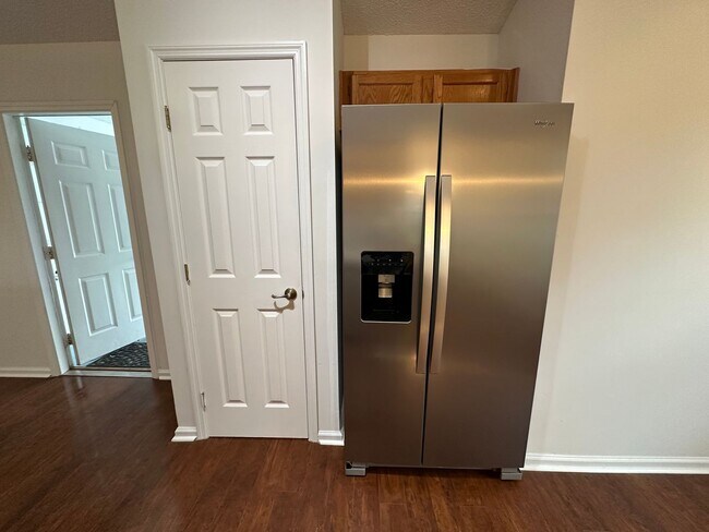 Building Photo - Beautiful 3Bed 2Bath in Hunters Ridge!