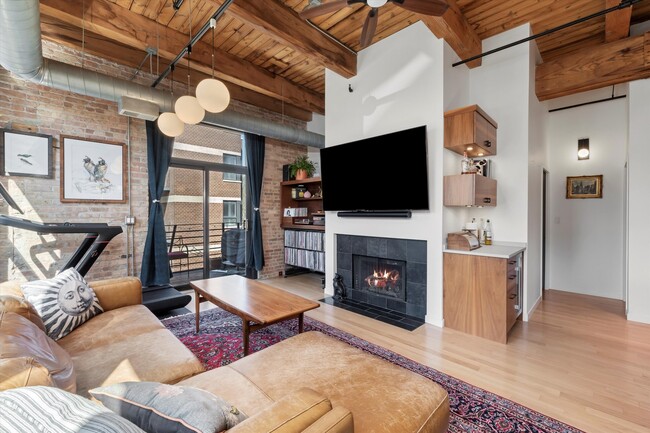 Building Photo - 2511 W Moffat St