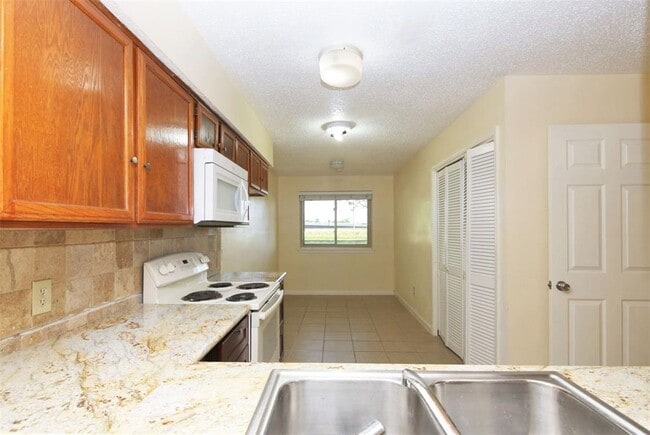 Building Photo - 2115 E Weldon Dr