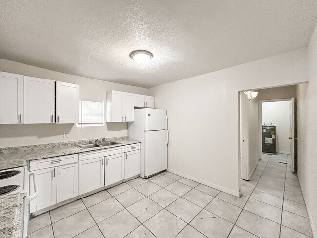 Building Photo - Updated and Move-In Ready in Prime Tampa Location! 4bed | 1bath