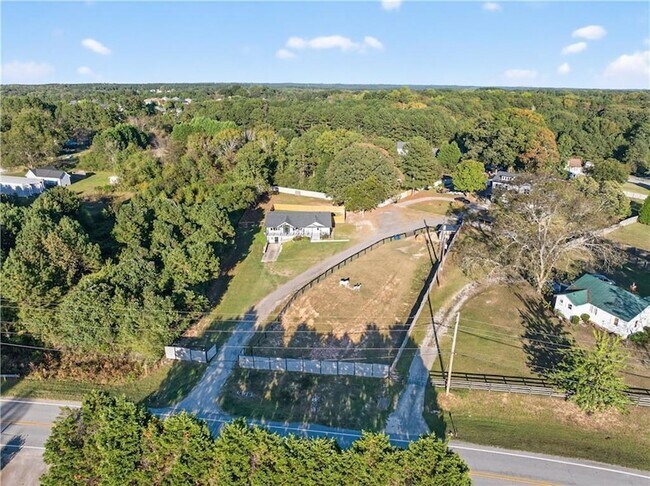 Building Photo - 1324 Ace Mcmillian Rd