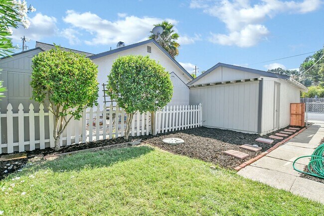 Building Photo - Charming Martinez 1bed / 1bath