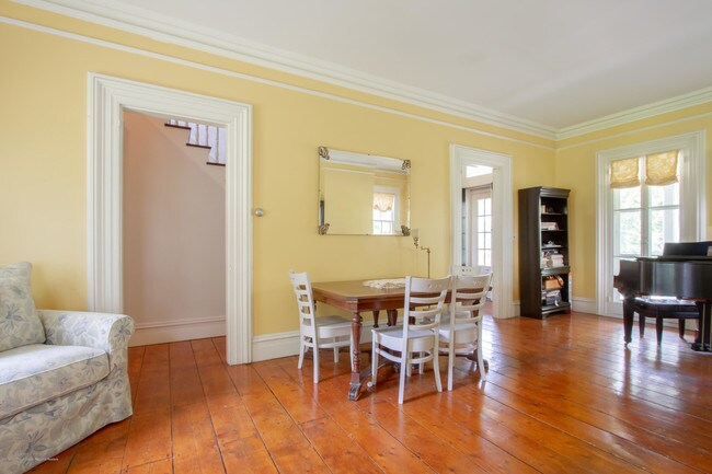 Building Photo - 905 Broad St