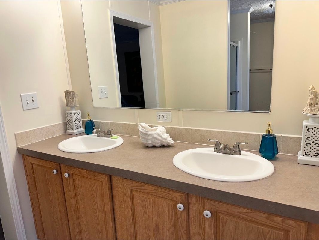 Building Photo - 2115 Bent Oak Ct