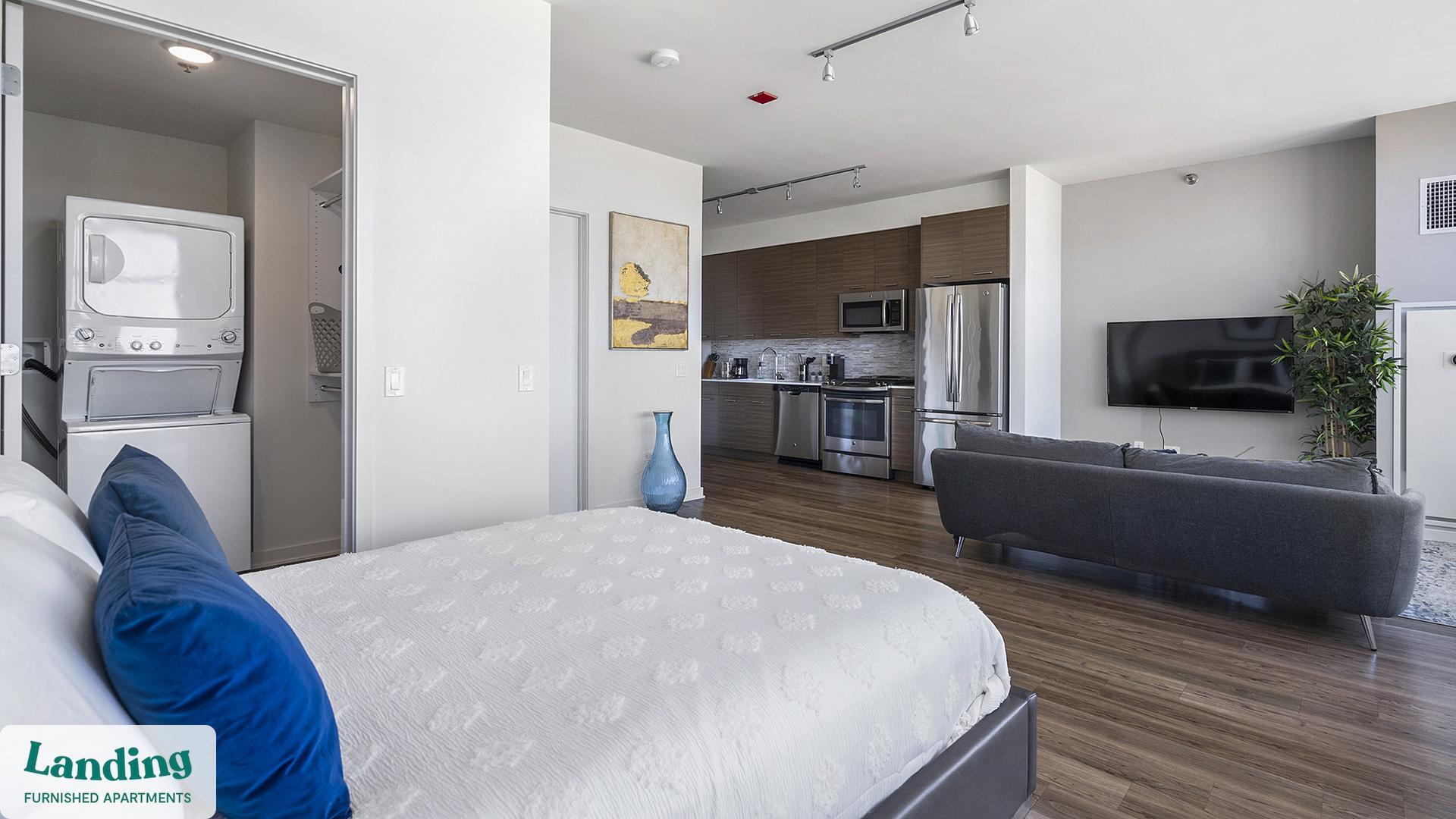 Building Photo - 347 W Chestnut St