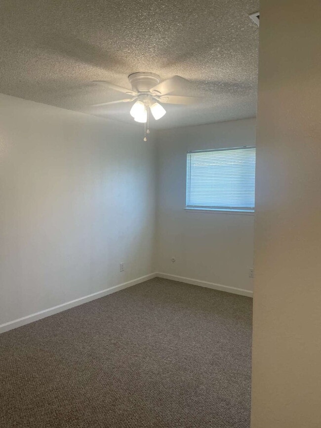 Building Photo - Cozy 2 Bedroom Apartment in N Merced