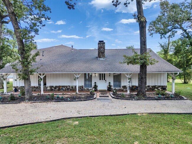 Building Photo - 8402 Matthews Ln