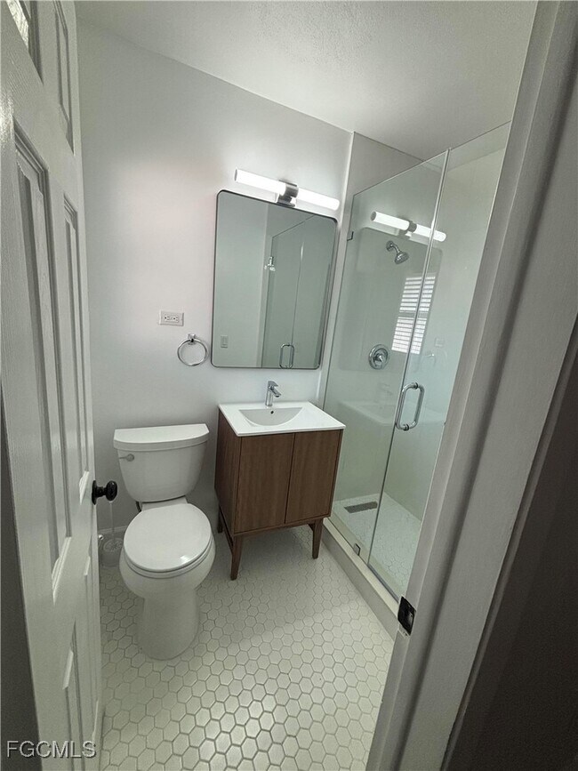 Building Photo - 5521 Granada Rd