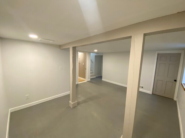 Building Photo - 5733 23rd Ave S
