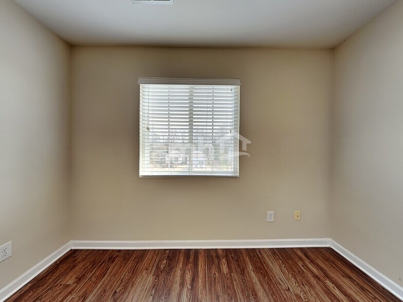 Building Photo - 502 Walnut Crossing Dr