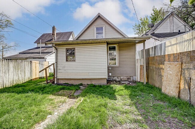 Building Photo - Charming 4 bedroom, 1 bathroom