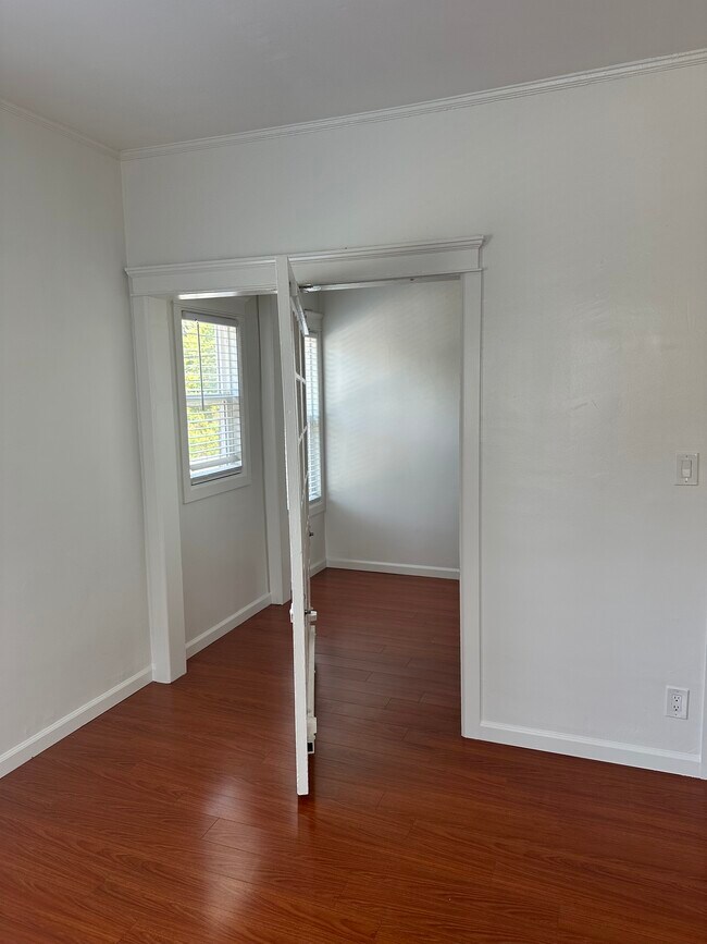 Building Photo - 5740 Franklin Ave