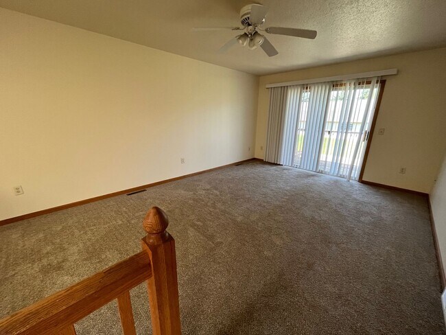 Building Photo - 2622 Harvey Dr