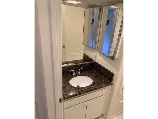 Building Photo - MR0021 (RUBS)