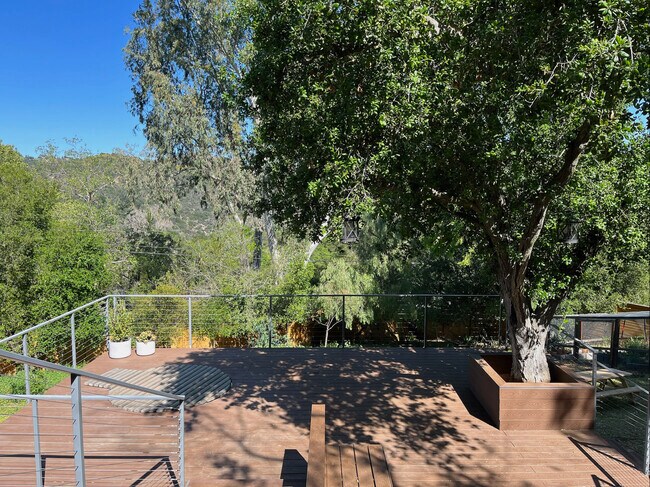 Building Photo - 21273 Entrada Rd