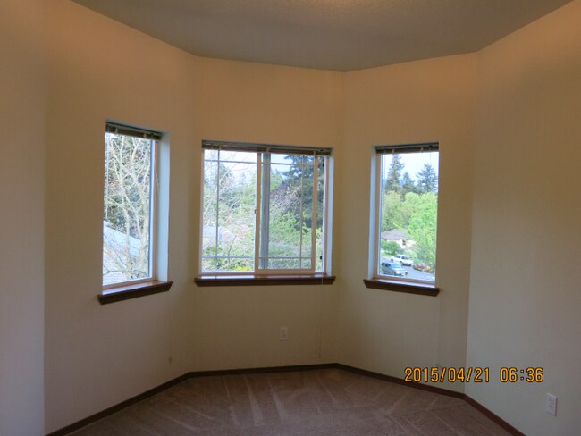 Building Photo - 12231-12239 SE Bush St