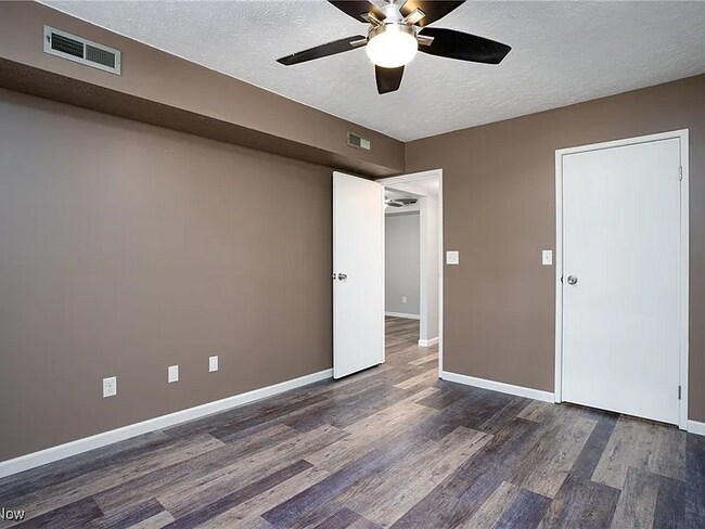 Building Photo - 1150 Tollis Pkwy