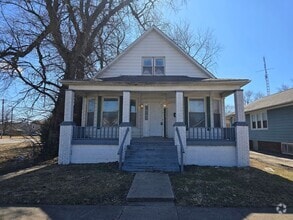 Building Photo - 1300 4 bed 1 Bath