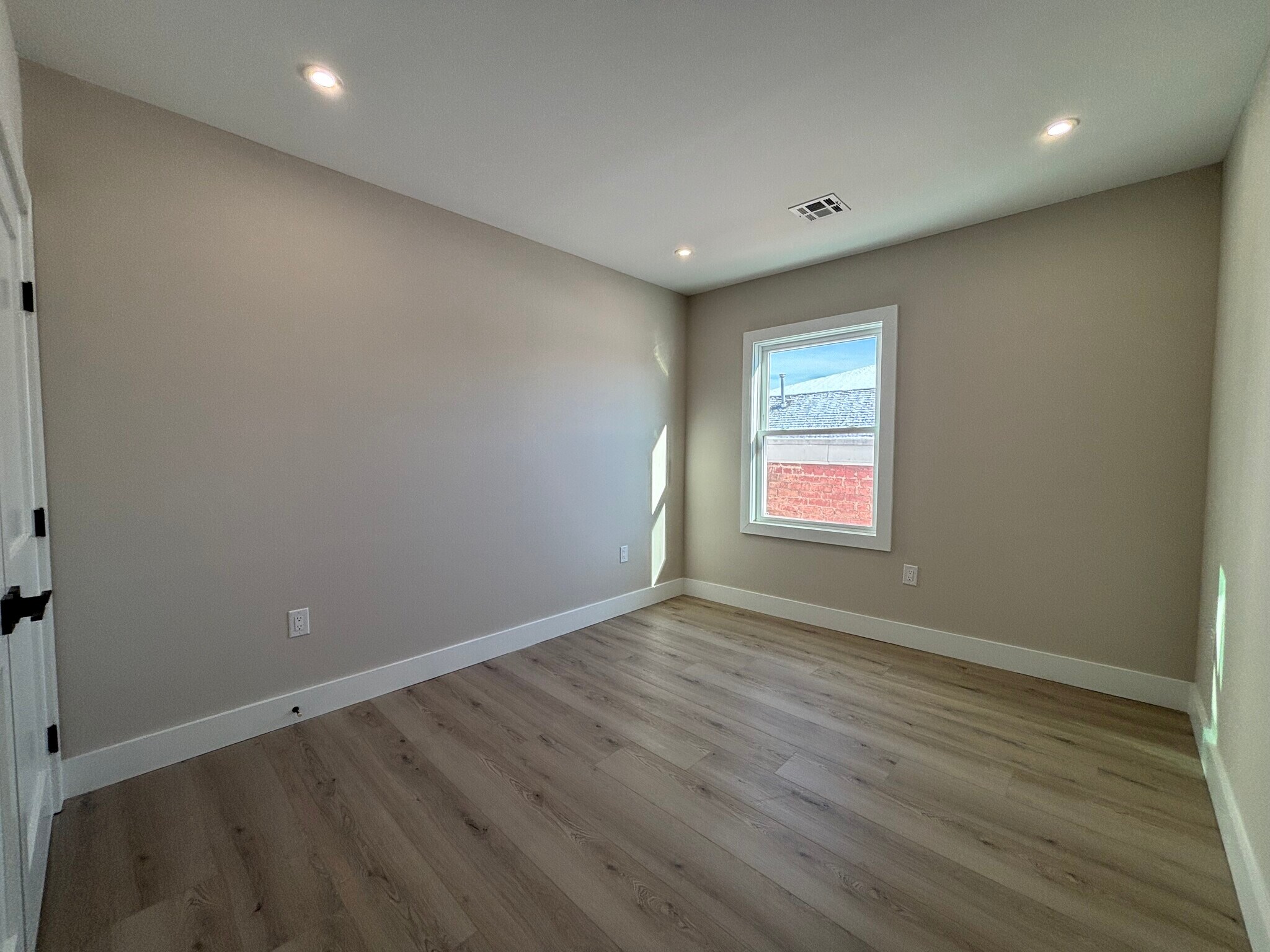 Building Photo - 130 Elm St