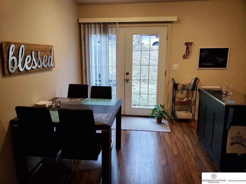 Building Photo - 1905 Thurston Ave