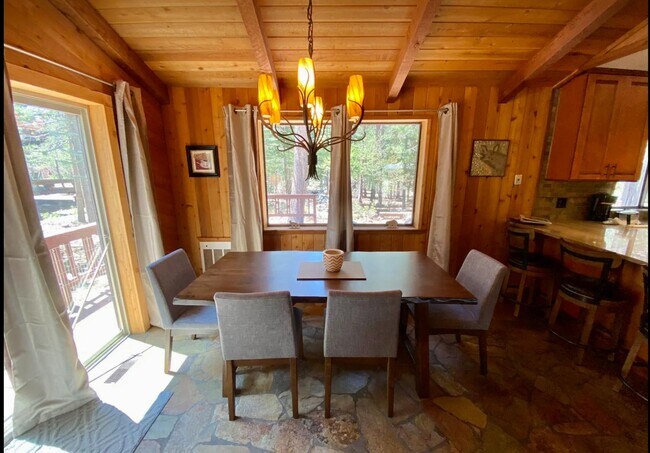 Building Photo - 12250 Snowpeak Way