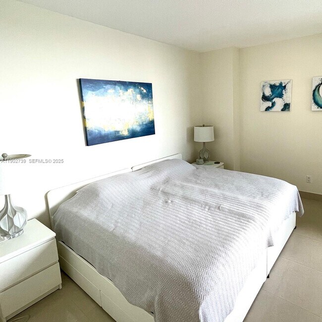 Building Photo - 335 S Biscayne Blvd