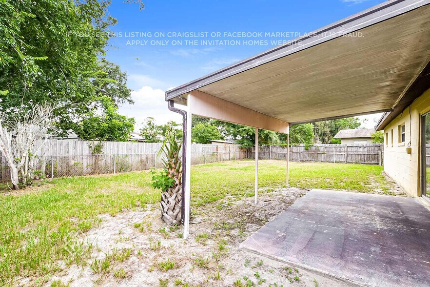Building Photo - 409 S Hawthorn Cir