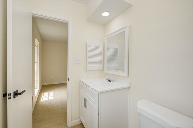 Building Photo - 12803 High Star Dr