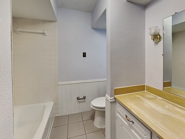 Building Photo - 7105 Rolling Fork Dr