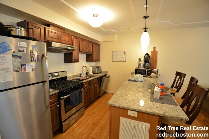 Building Photo - 34 Bentley St