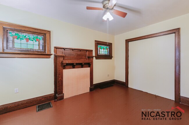 Building Photo - 182 E Lane Ave