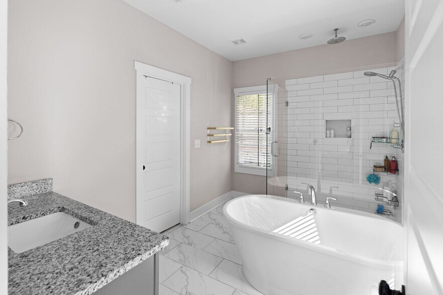 Building Photo - 2024 Adams Ridge Dr