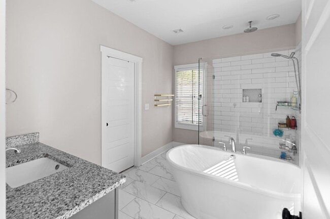 Building Photo - 2024 Adams Ridge Dr