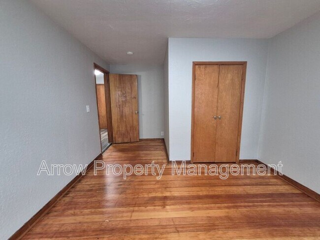 Building Photo - 2601 Vine St