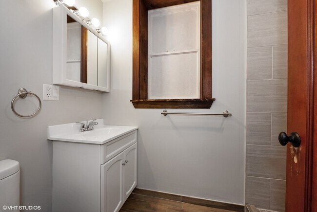 Building Photo - 3428 N Damen Ave