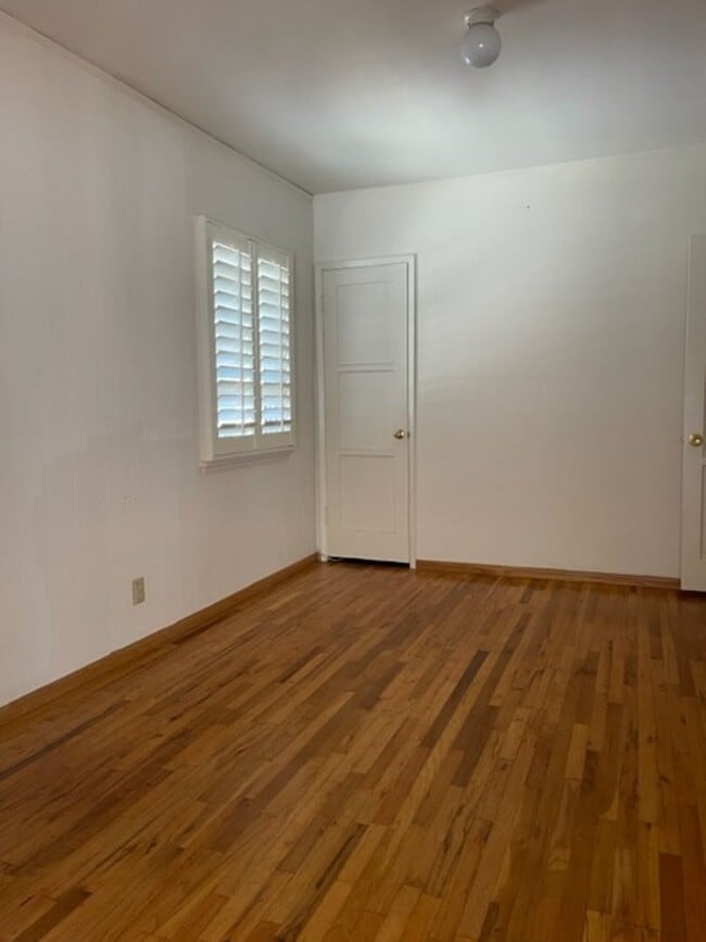 Building Photo - Westchester Home Perfect for Plant/Garden ...